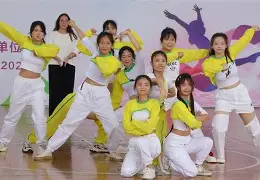 半岛体育全站-比赛节奏明快,观众沉浸其中难以自拔的句子